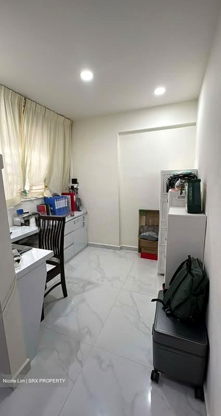 Blk 533 Hougang Avenue 6 (Hougang), HDB Executive #584886341